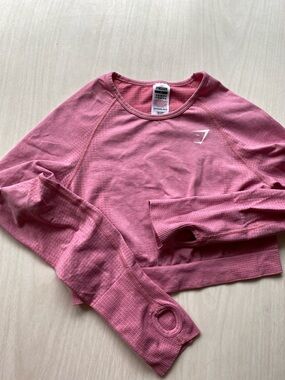 Gymshark vital seamless  Pink Long-Sleeve Crop Top with Thumbholes compressive